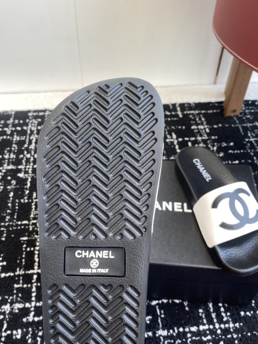 Шлепанцы женские фото 9