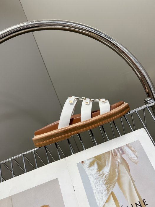 Шльопанці фото 6