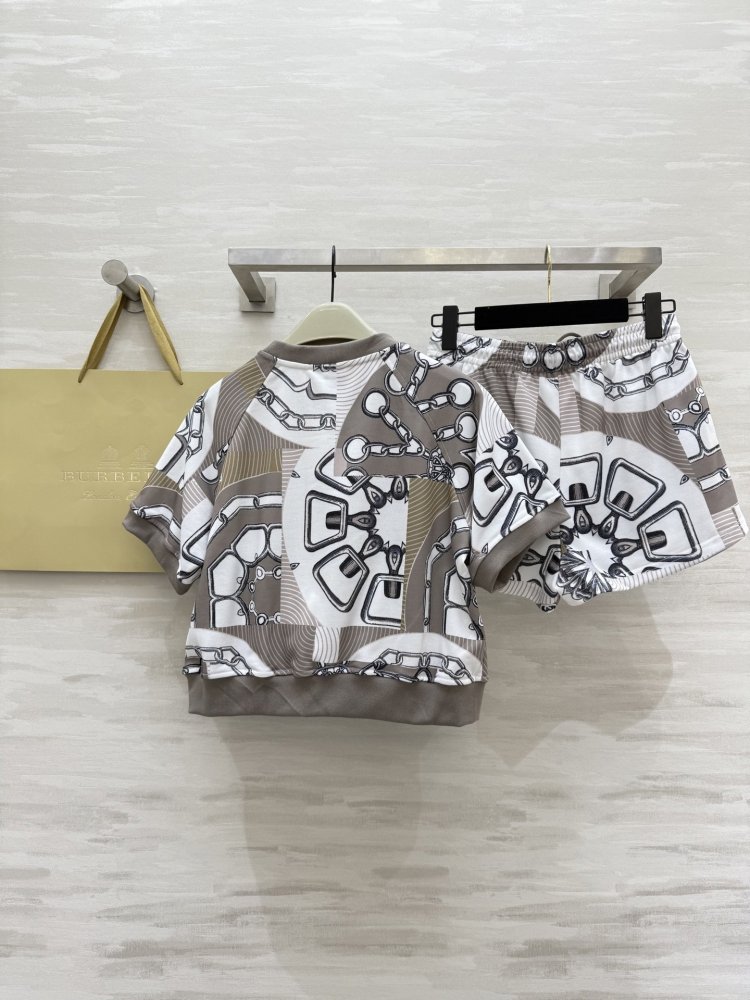 Костюм женский фото 7