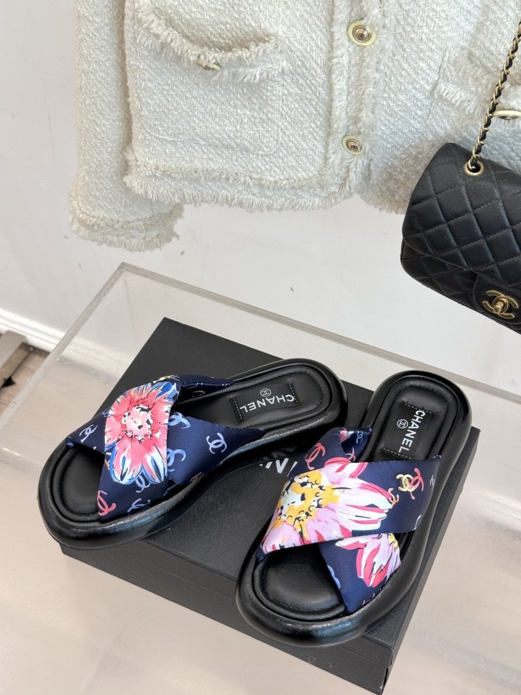 Шльопанці жіночі фото 2