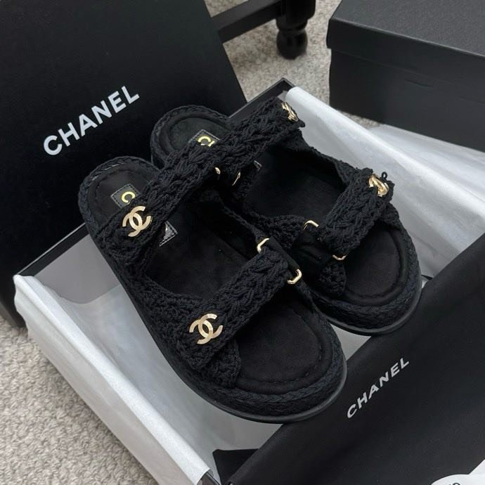 Шльопанці жіночі