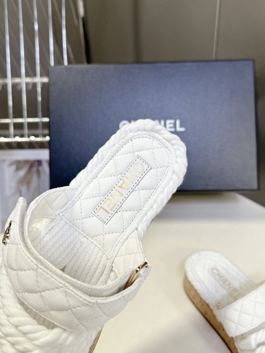 Шлепанцы женские фото 7