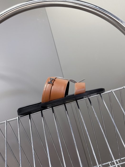 Шлепанцы фото 5