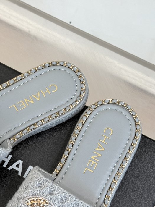 Шлепанцы женские фото 8