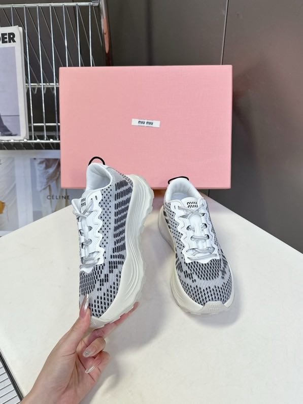 Кроссовки женские фото 2