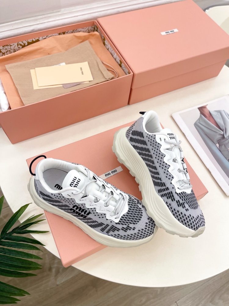 Кроссовки женские фото 4