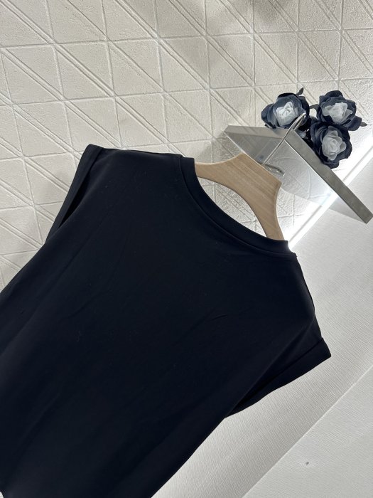 T-shirt women's фото 4