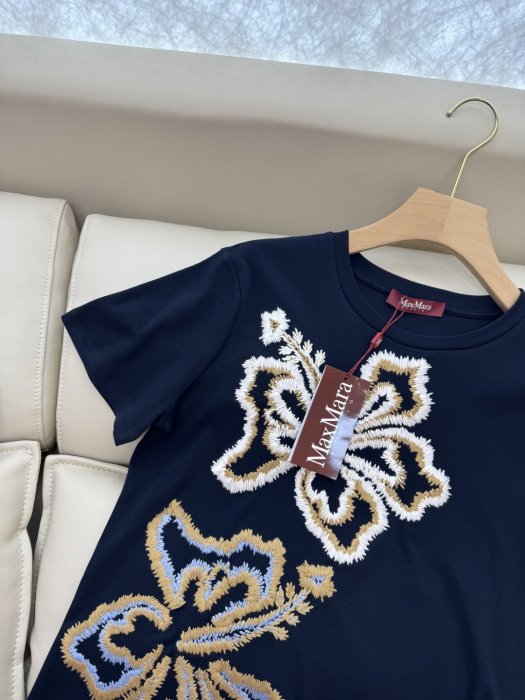 T-shirt women's фото 5