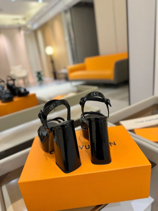 Босоножки фото 7