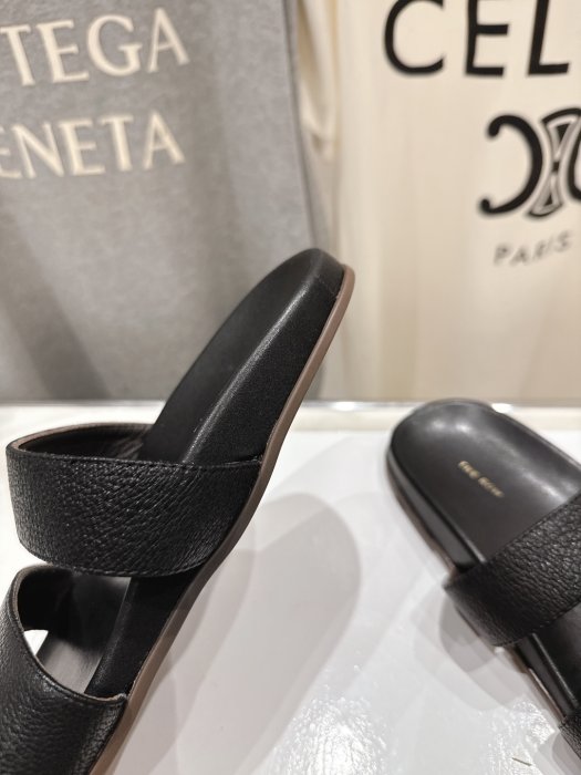 Шлепанцы фото 8