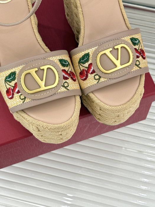 Босоножки фото 7