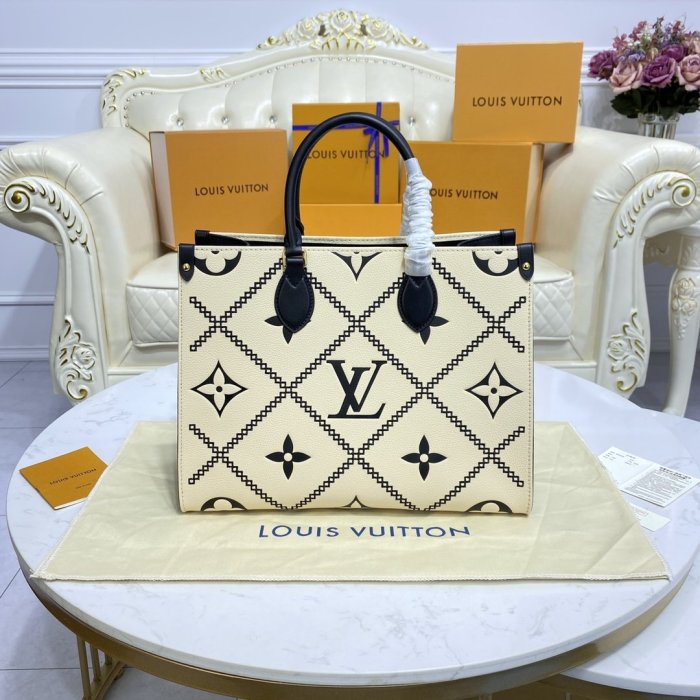 A bag women's Onthego 35 cm