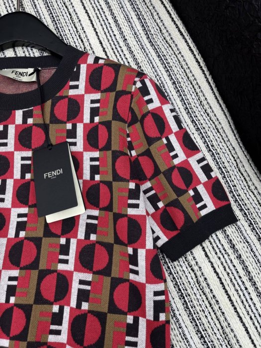 Футболка женская фото 3