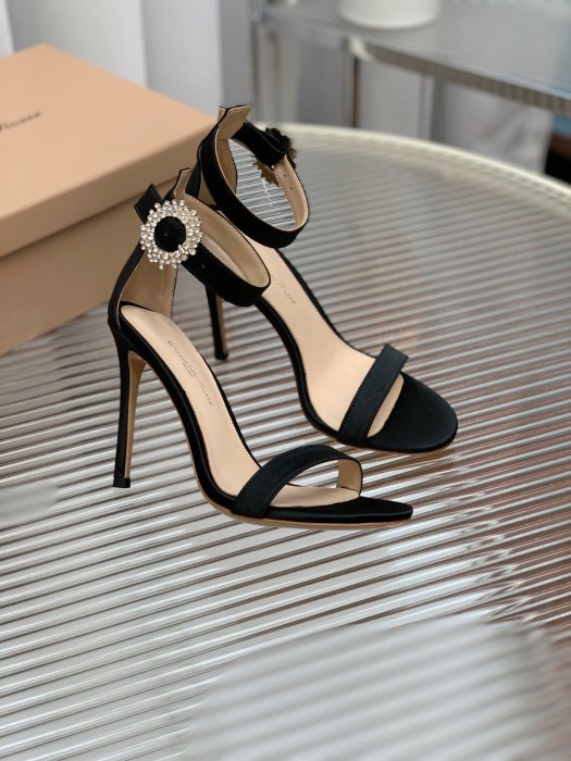 Босоножки фото 2