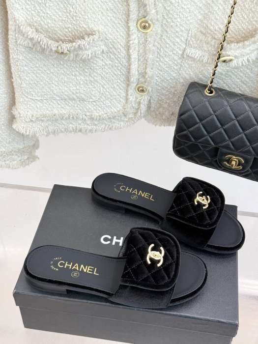 Шлепанцы фото 3