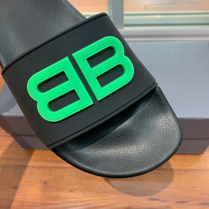 Шльопанці фото 6