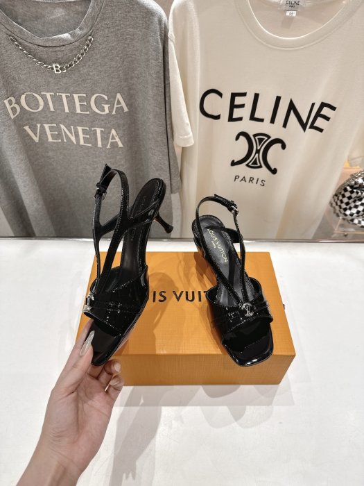 Босоножки фото 4