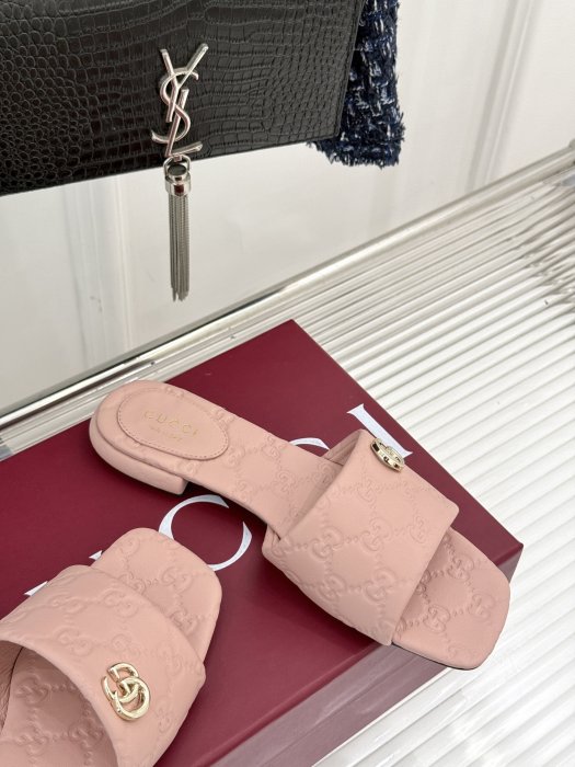 Шлепанцы фото 5