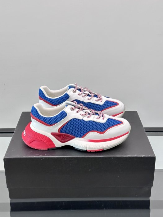 Кросівки чоловічі