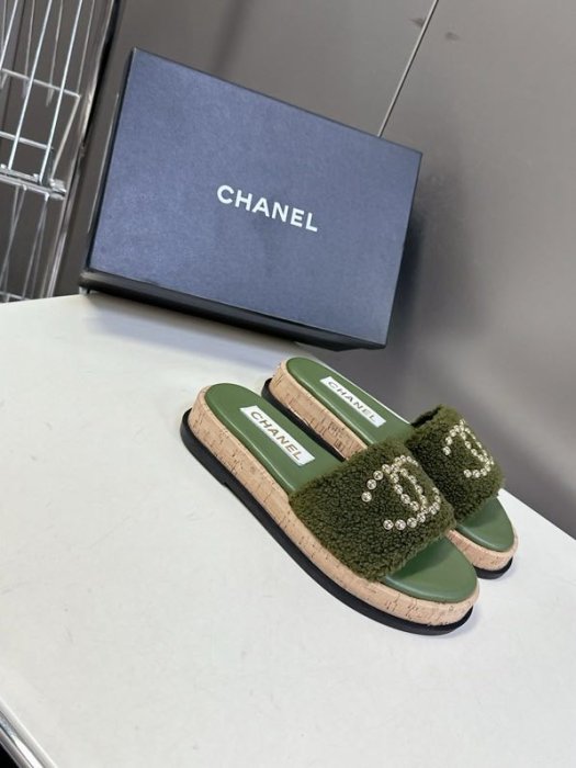 Шлепанцы женские фото 9