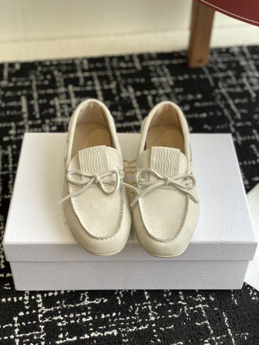 Лоферы женские