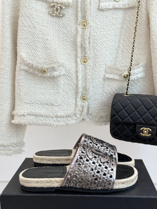 Шлепанцы женские