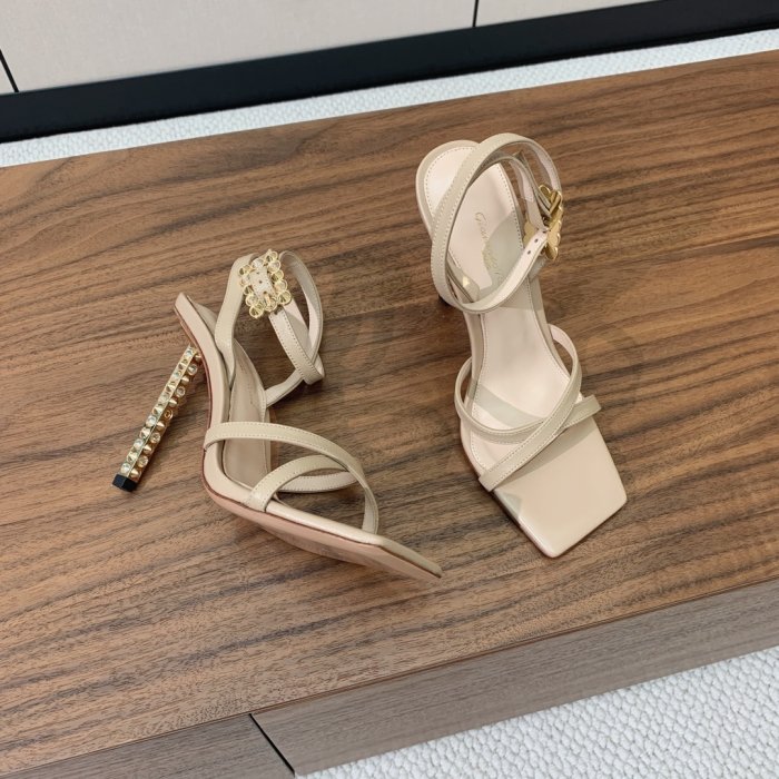 Босоножки фото 2