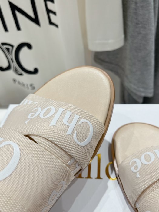 Шльопанці жіночі фото 7