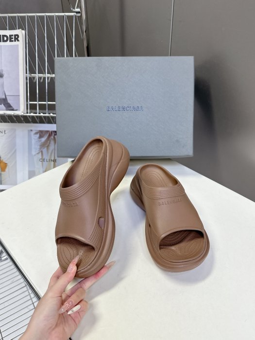 Шлепанцы фото 4