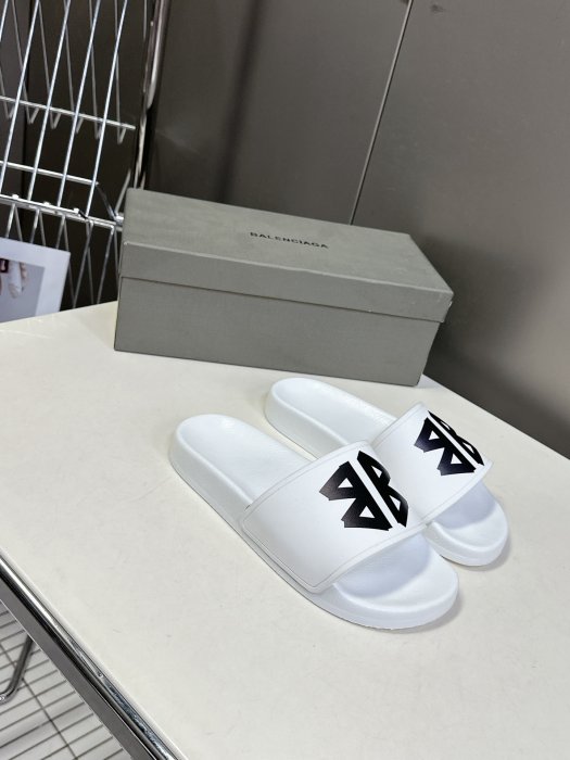 Шлепанцы фото 2