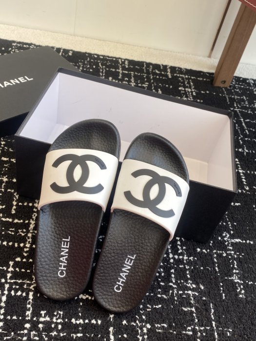 Шлепанцы женские фото 4