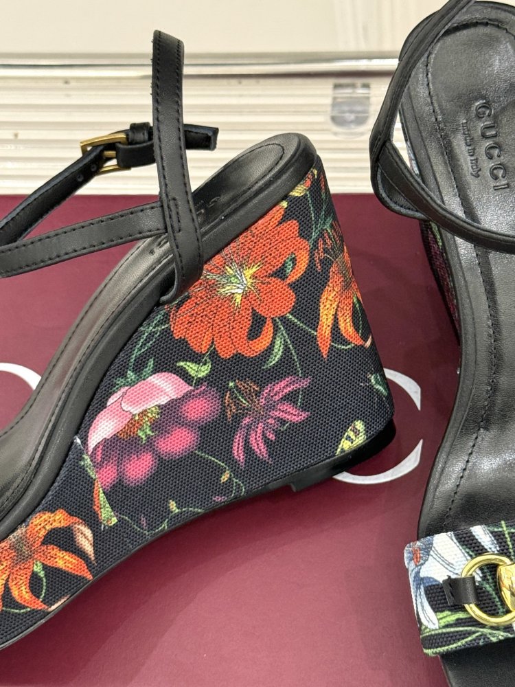 Босоножки фото 6