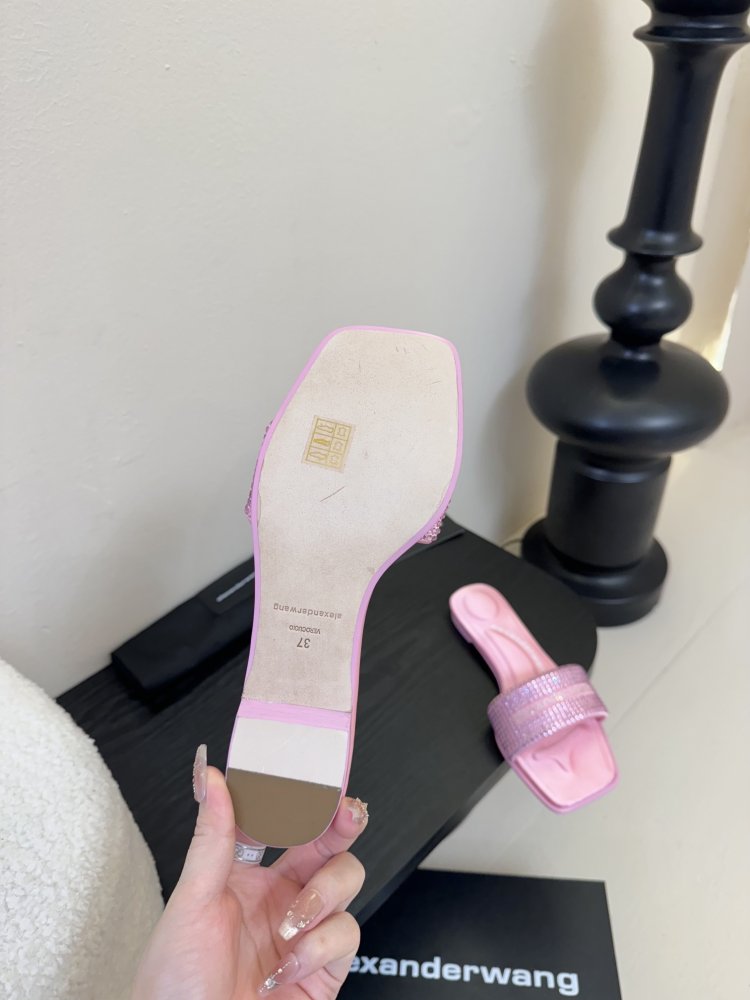 Шлепанцы женские фото 9