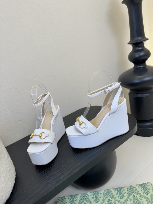 Босоножки фото 3