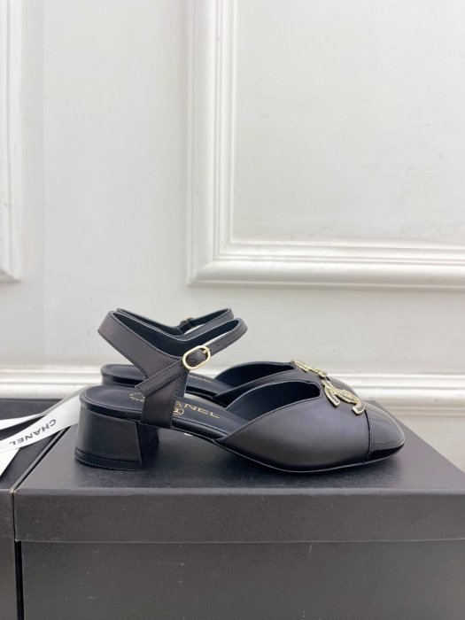 Sandals фото 4