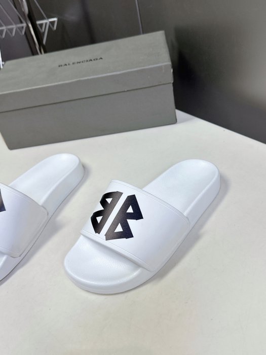 Шлепанцы фото 3