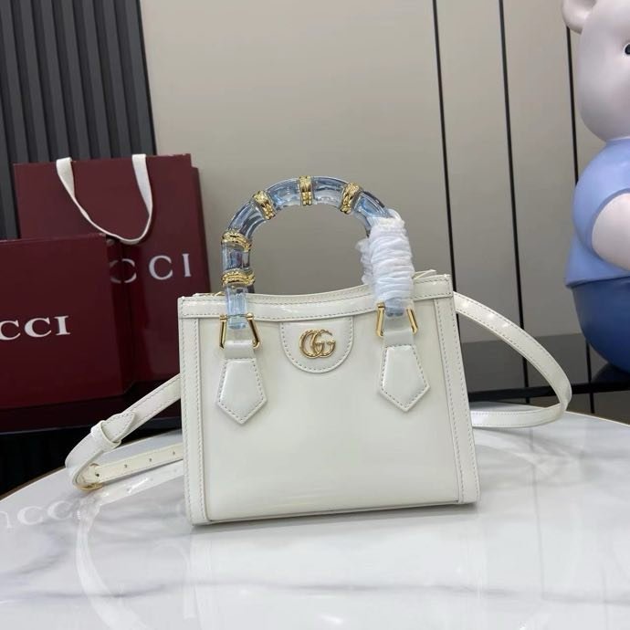 Сумка кожаная Gucci Diana 20 см