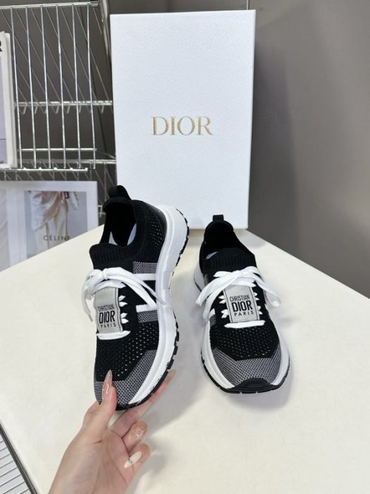 Кроссовки женские фото 2