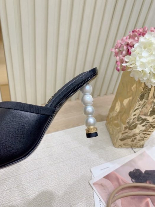 Шлепанцы женские фото 4