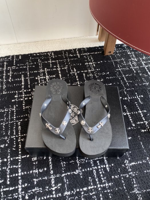 Шлепанцы женские