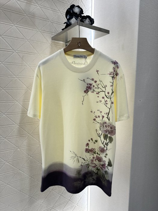 Футболка женская