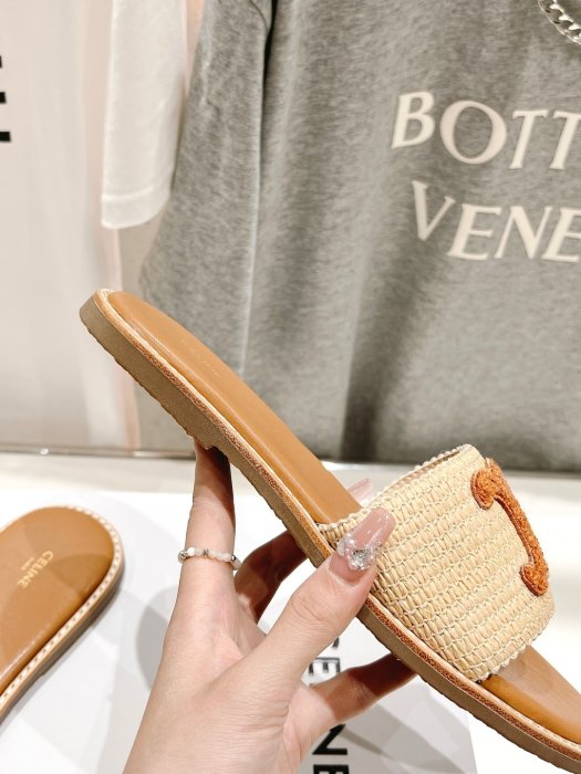 Шлепанцы женские фото 8