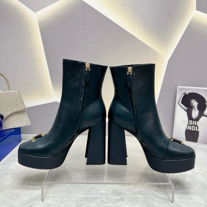 Ankle boots on thick heel фото 8