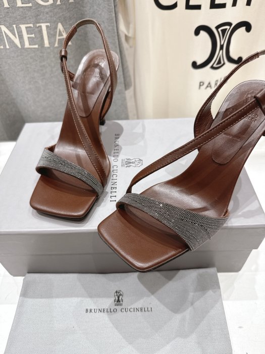 Босоножки фото 7