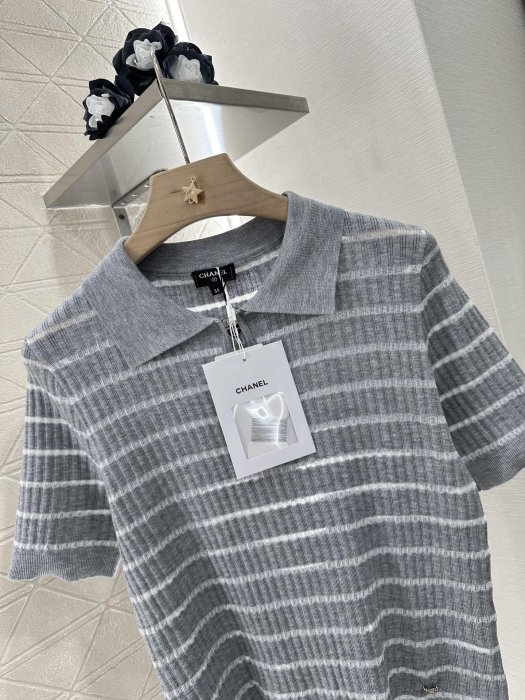 T-shirt women's фото 3