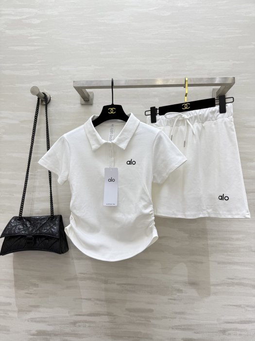 Костюм женский