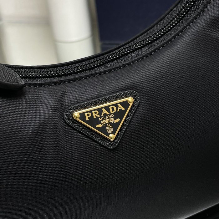 A bag women's Prada Nylon Hobo 23 cm фото 5