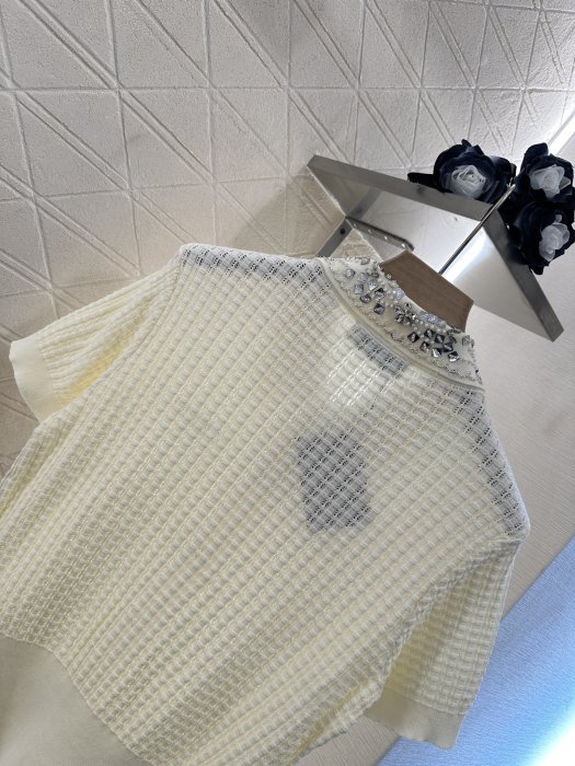 T-shirt women's фото 4