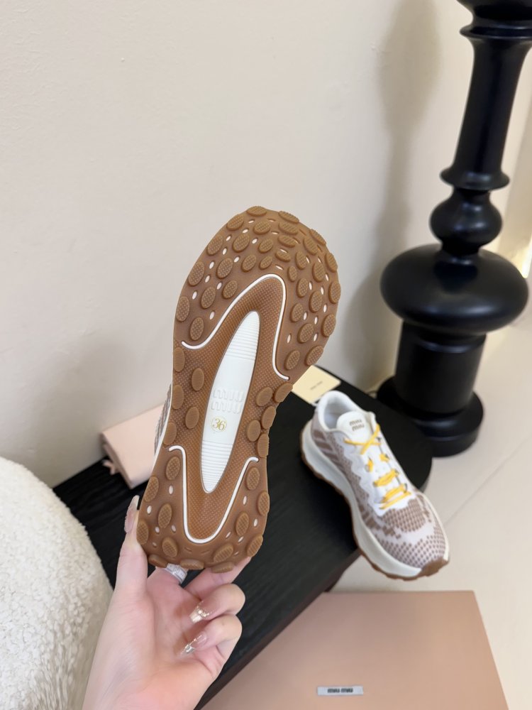 Кроссовки женские фото 6