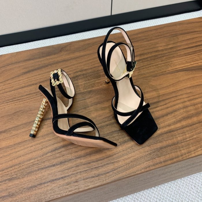 Босоножки фото 2